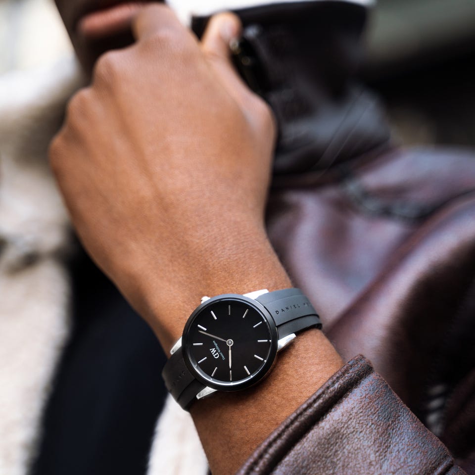 DANIEL WELLINGTON ICONIC MOTION Black Rubber Strap DW00100436